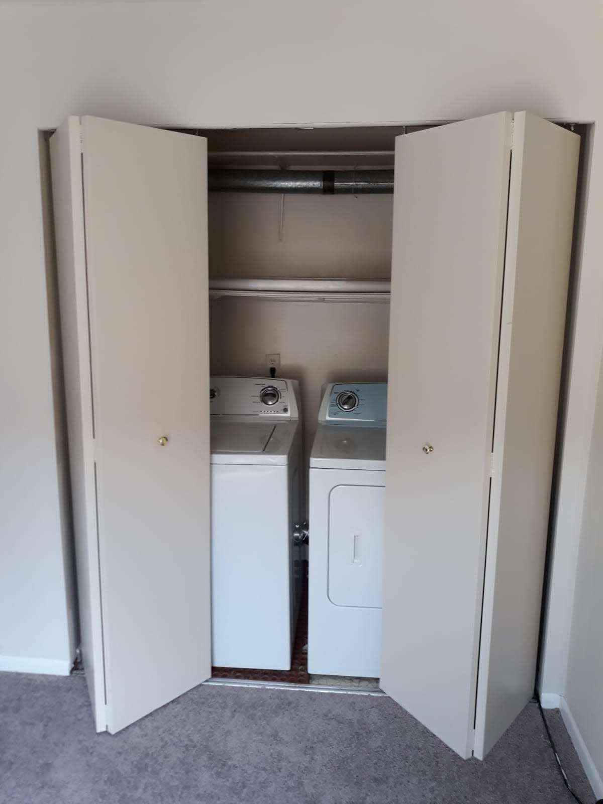 In Unit Laundry - 7722 Hanover Pkwy