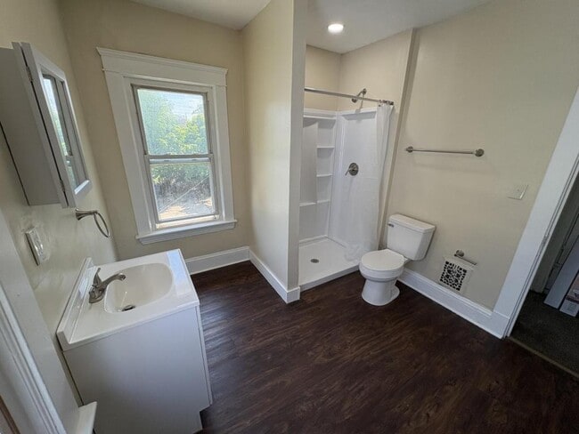 Building Photo - 11226 Ashbury Ave