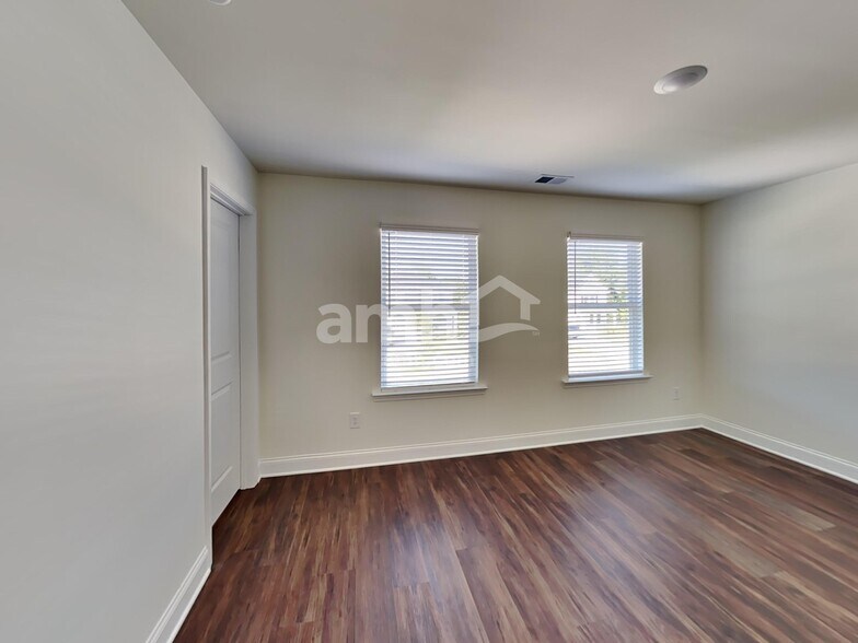 Building Photo - 269 Willow Ln