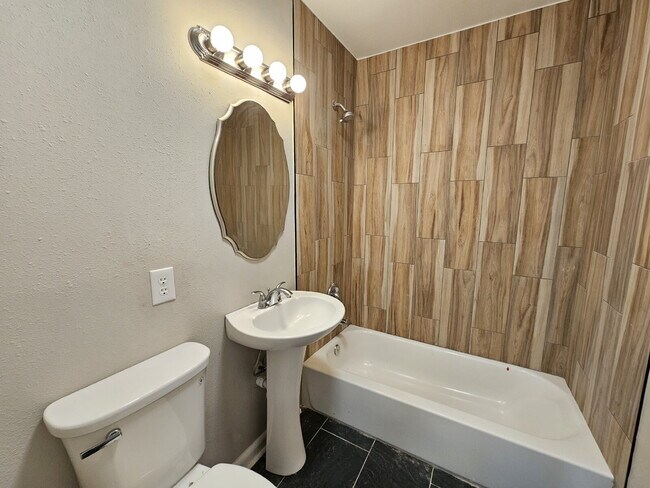 Building Photo - Single Family in Cocoa - Available July 1st!