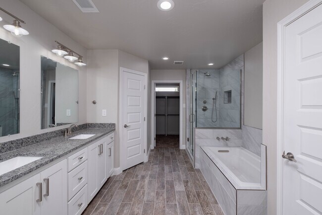 Building Photo - 2007 7th Ave