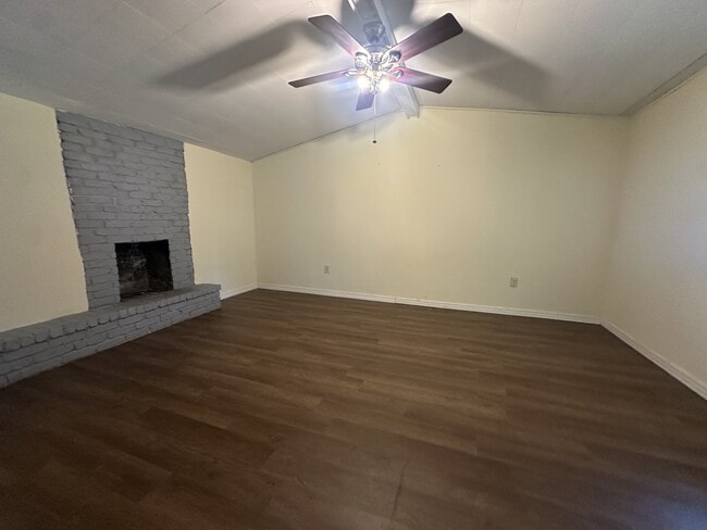 Building Photo - 140 Whispering Pines Loop