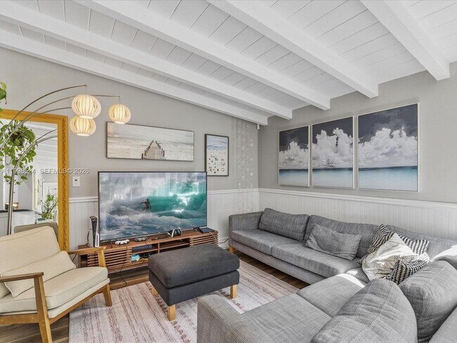 Building Photo - 2648 NE 26th Ave