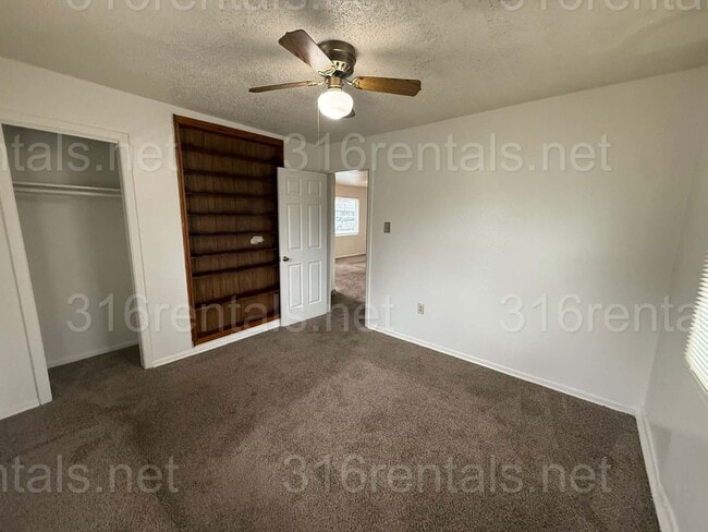 Building Photo - $815 - 2 bedroom/ 1 bathroom - Single Family Home