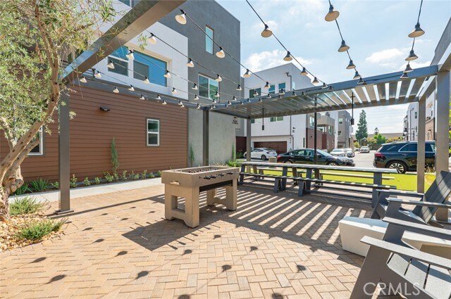 Building Photo - 609 S Lyon St