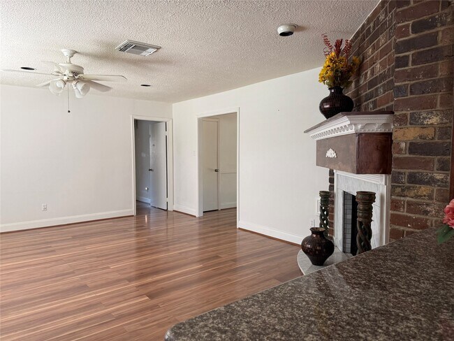 Building Photo - 2914 Shadowdale Dr