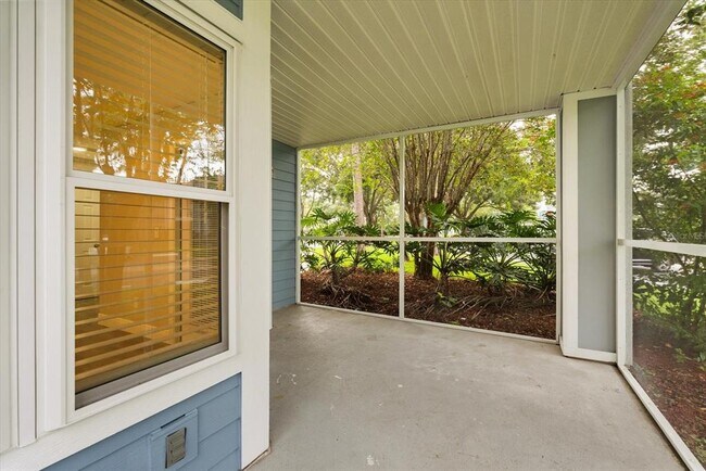 Building Photo - 2592 Grassy Point Dr