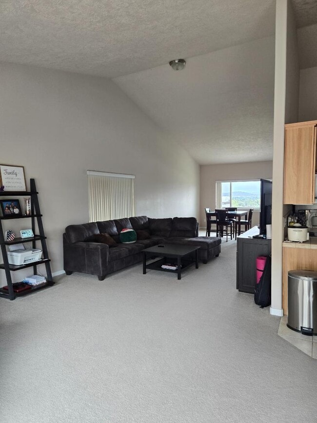 Building Photo - 873 Westview Dr