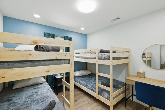 Building Photo - 3321 Ridgehaven St