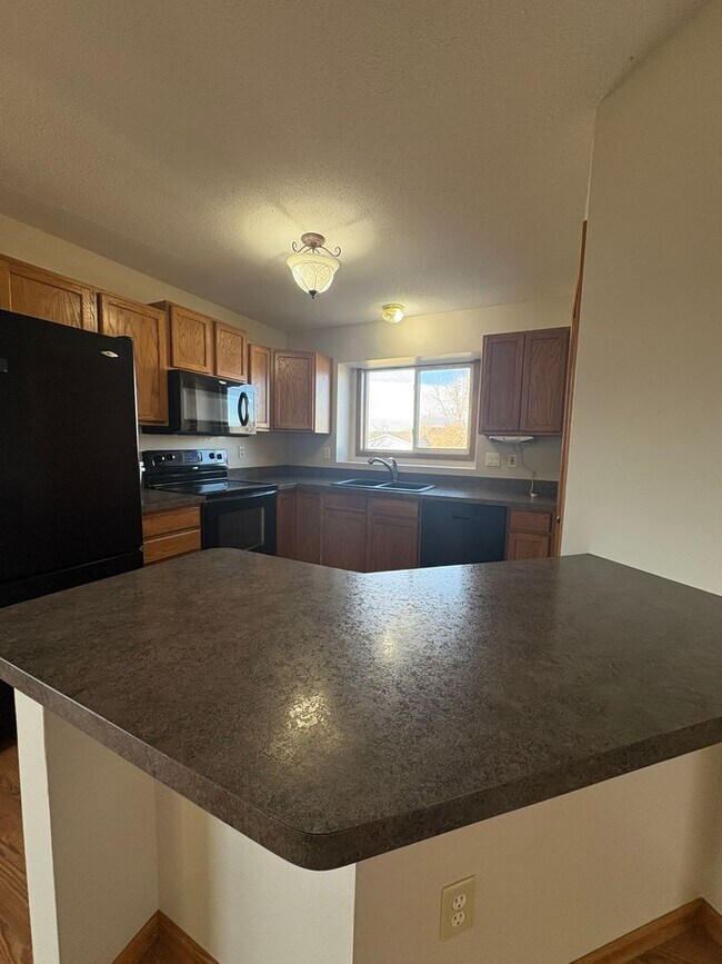 Building Photo - 3 BED | 2 BATH | SPLIT-FOYER HOME | RAPID VALLEY