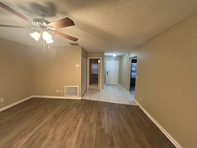 Building Photo - 233 Regal Park Dr