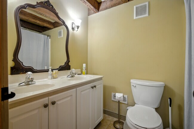 Building Photo - 11826 Colonial Trail W