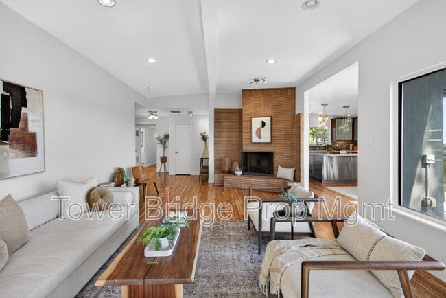 Building Photo - 3937 Orangewood Dr