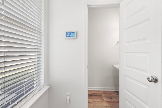 Building Photo - 413 Raven Ln