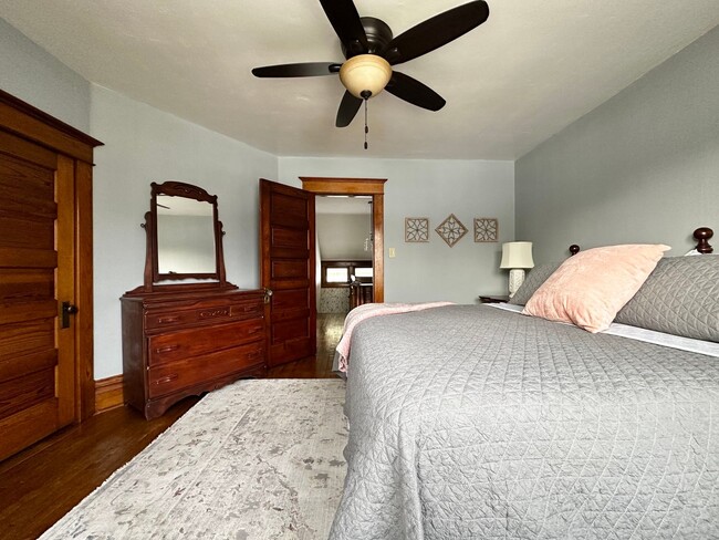 Building Photo - FURNISHED RENTAL: Vintage Chic Haven in St...