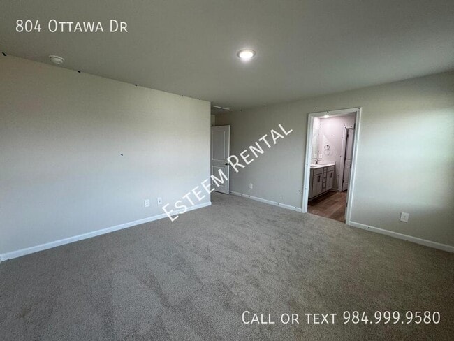 Building Photo - 804 Ottawa Dr