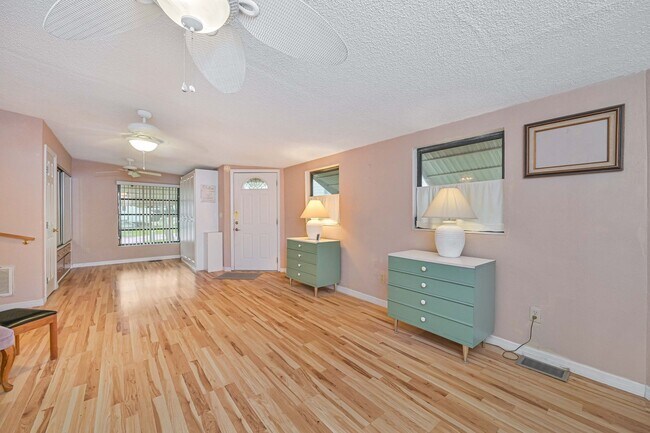 Building Photo - 10835 Vireo Cir