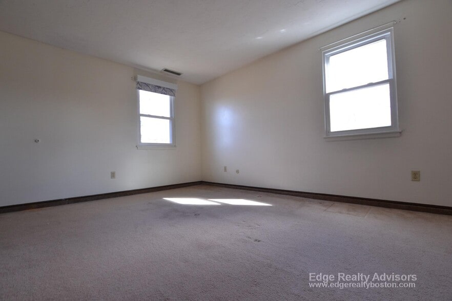 Building Photo - 2 General Greene Ave