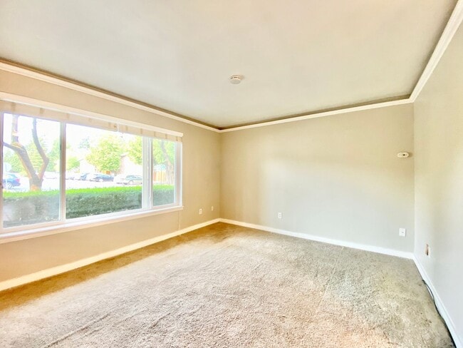 Building Photo - 12251 SE 59th St
