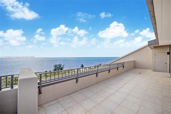 Primary Photo - 251 Crandon Blvd