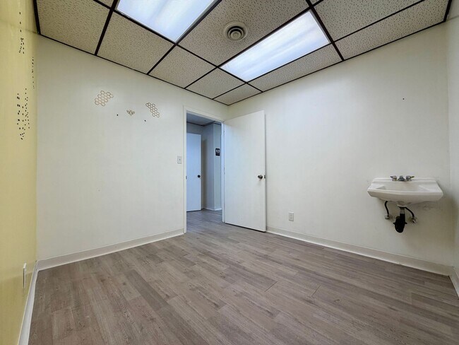 Building Photo - 3528 Boulevard of the Allies