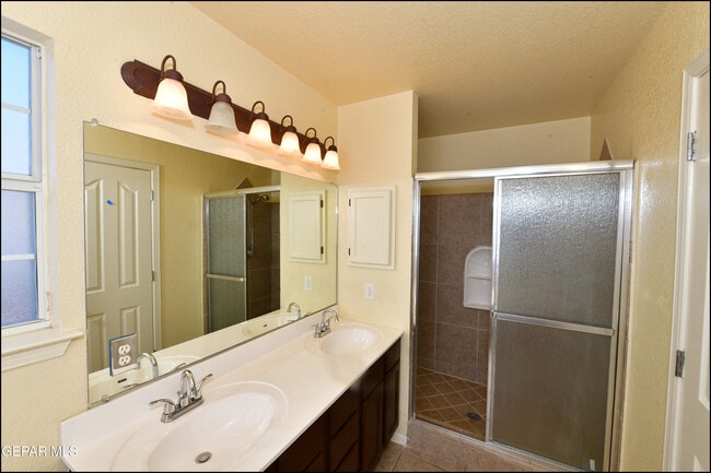 Building Photo - 14157 Robert Ituarte Dr