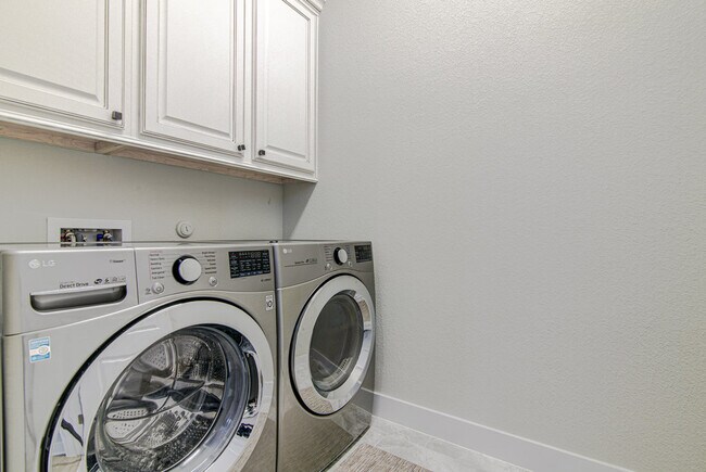 Building Photo - 107 Cascading Water Pl