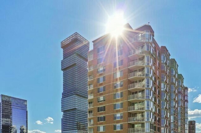 Building Photo - 20 2nd St