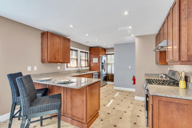 Building Photo - 35 Lipman Pl