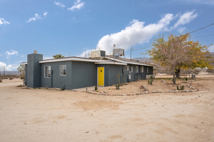 Building Photo - 6692 Valley View Dr