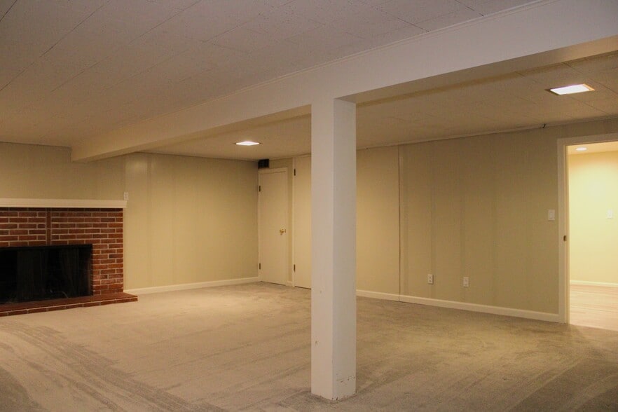 Building Photo - 1219 1st St