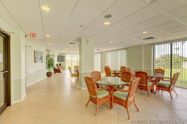 Building Photo - 801 S Ocean Dr