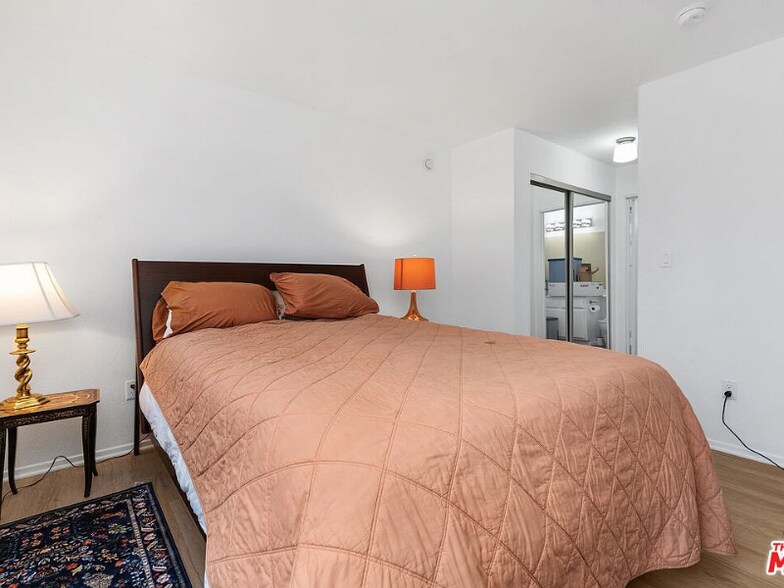 Building Photo - 3544 S Centinela Ave