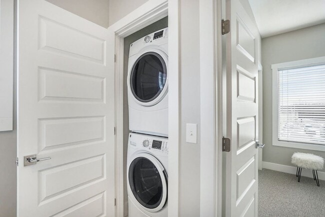 Building Photo - Downtown Muskegon Townhome