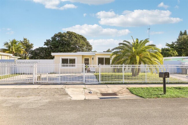 Primary Photo - 23 Miami Gardens Rd