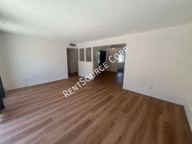 Building Photo - 850 Linda Ln