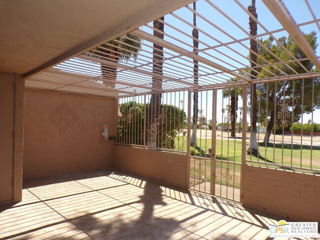 Building Photo - 2559 Whitewater Club Dr