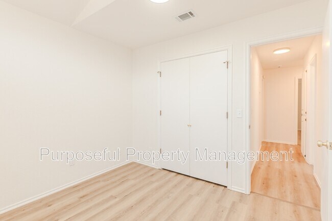 Building Photo - 1109 David Rd