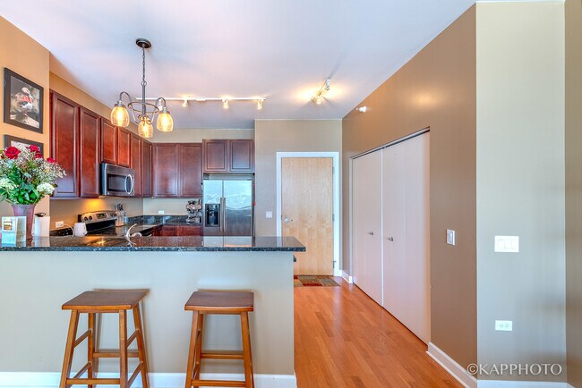 Building Photo - 1629 S Prairie Ave