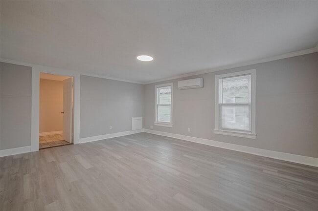 Building Photo - 1401 Collier St