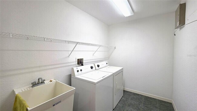 Building Photo - 381 1st Ave SW