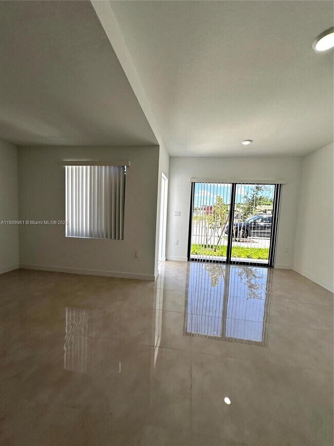 Building Photo - 14577 SW 261 St Ter