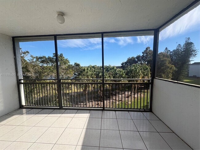 Building Photo - 16171 Blatt Blvd