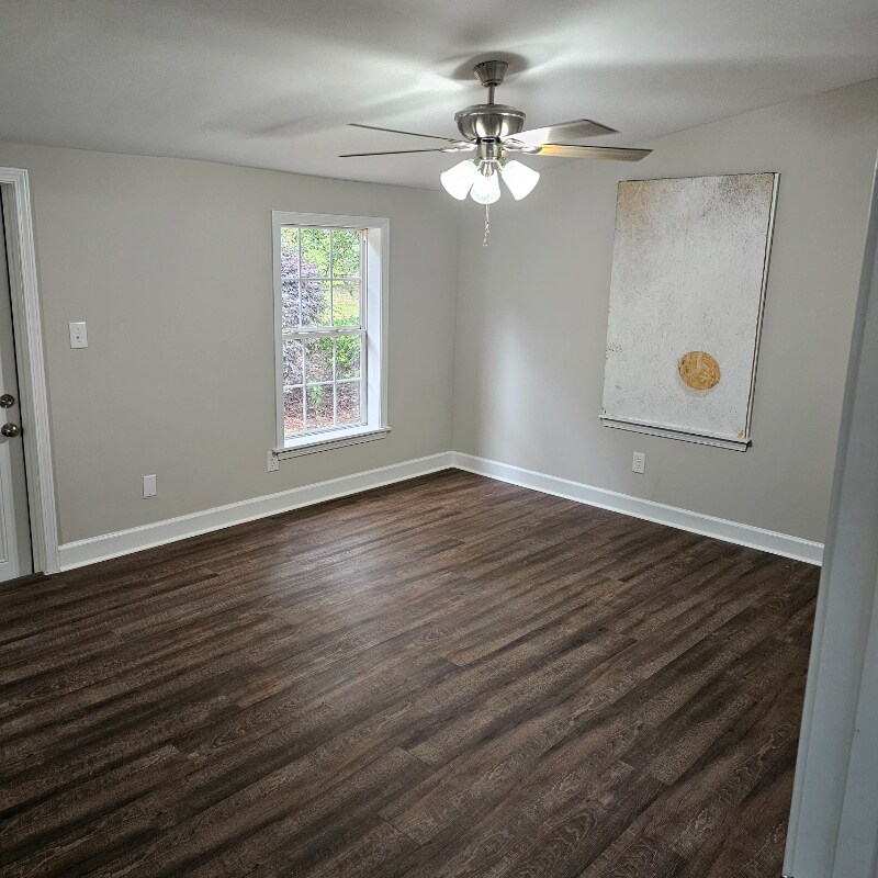 Building Photo - 1335 Victory St