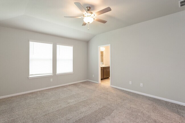 Building Photo - 6915 Lebec Dr