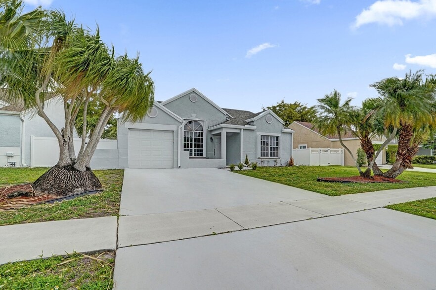 Building Photo - 8467 Dynasty Dr