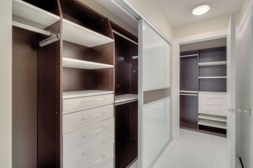 Building Photo - 900 Biscayne Blvd