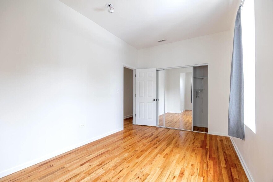Building Photo - 1638 W 18th Pl