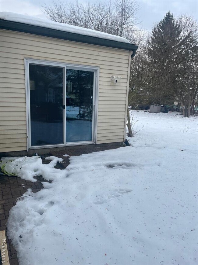 Building Photo - 239 Oxford Lake Dr