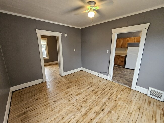 Building Photo - 2059 W 105th St